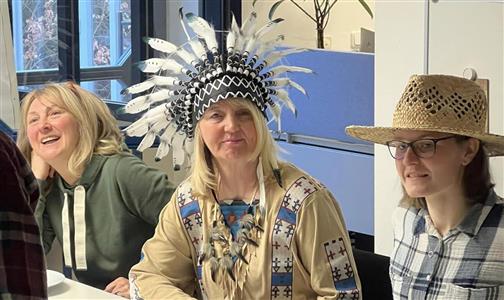 Unsinniger Donnerstag in der Kanzlei mit dem Motto „Cowboy und Indianer“